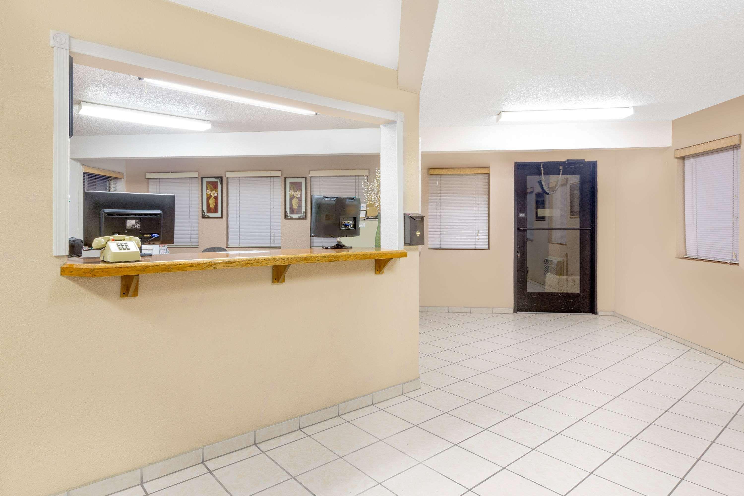 Super 8 By Wyndham Lake Havasu City Exterior foto