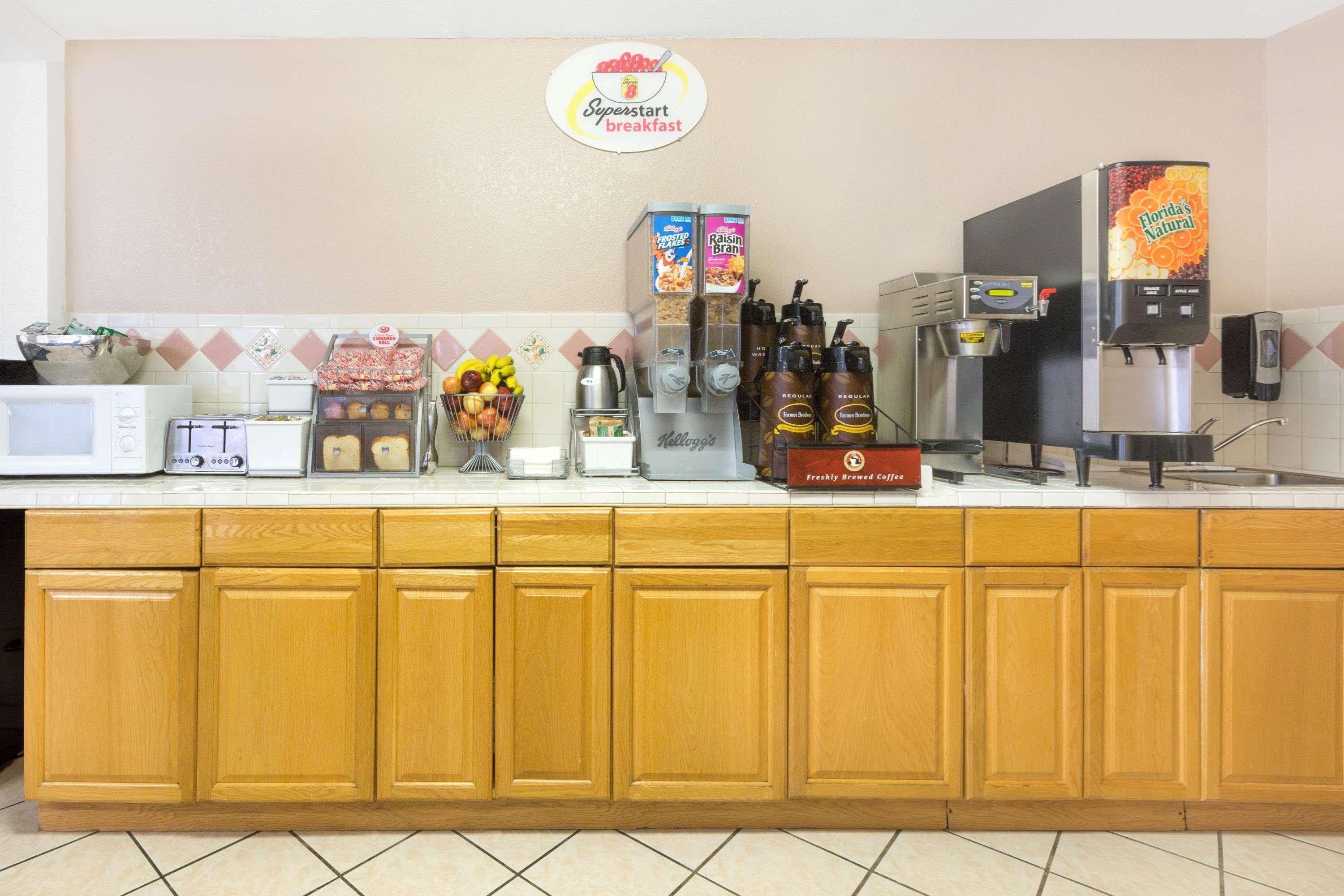 Super 8 By Wyndham Lake Havasu City Exterior foto