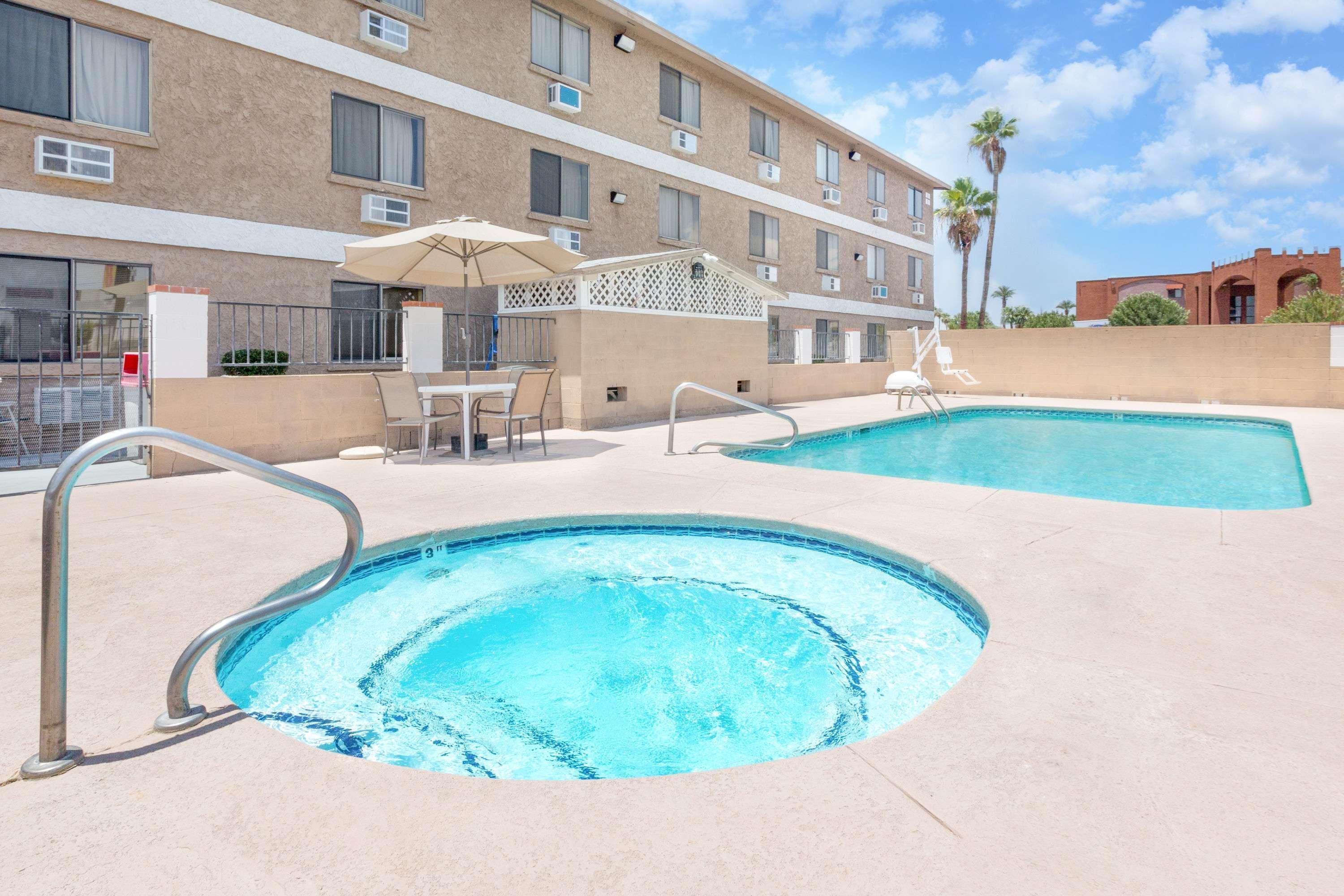 Super 8 By Wyndham Lake Havasu City Exterior foto