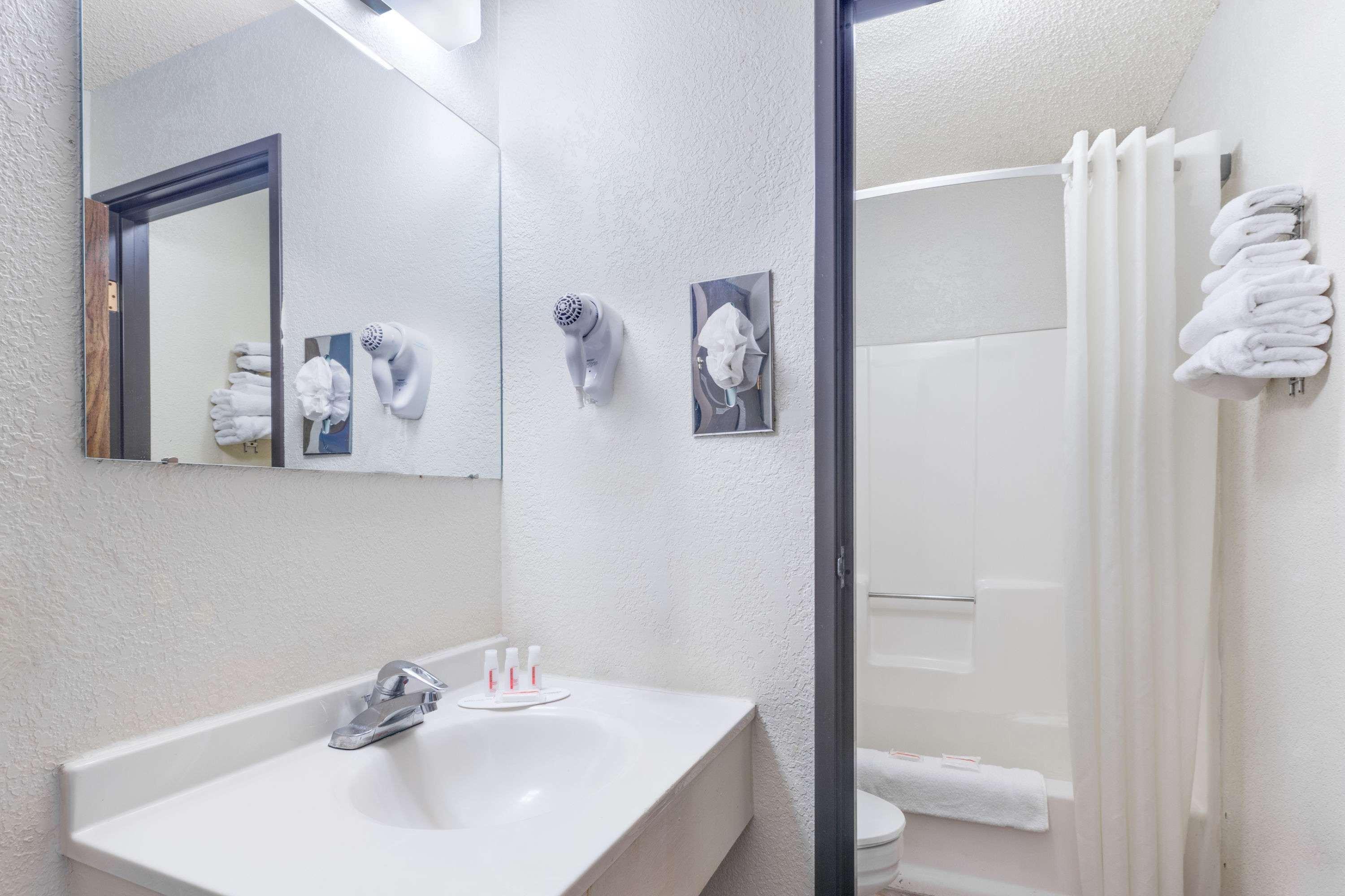 Super 8 By Wyndham Lake Havasu City Exterior foto