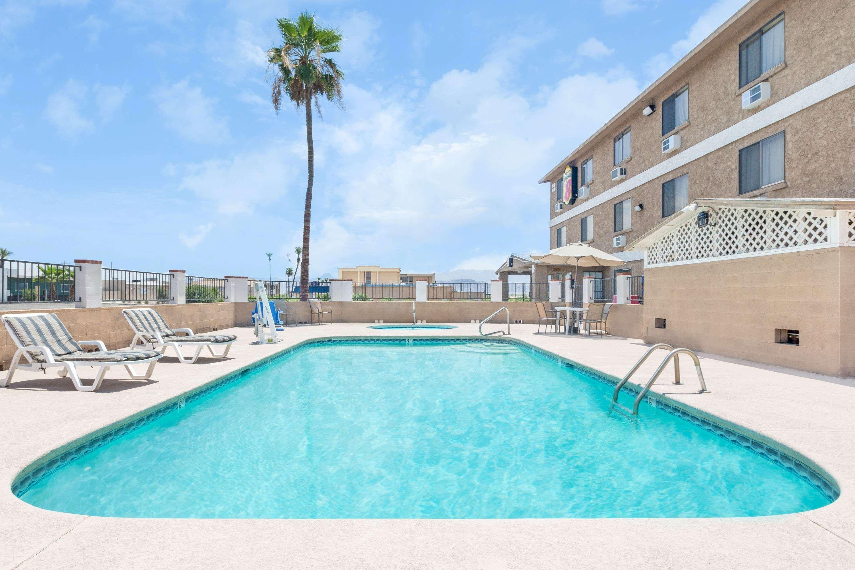 Super 8 By Wyndham Lake Havasu City Exterior foto