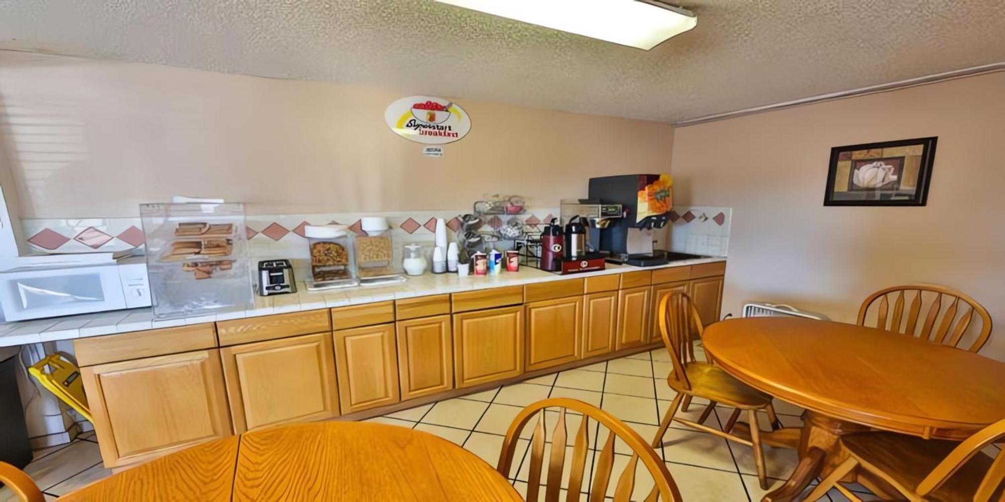 Super 8 By Wyndham Lake Havasu City Exterior foto