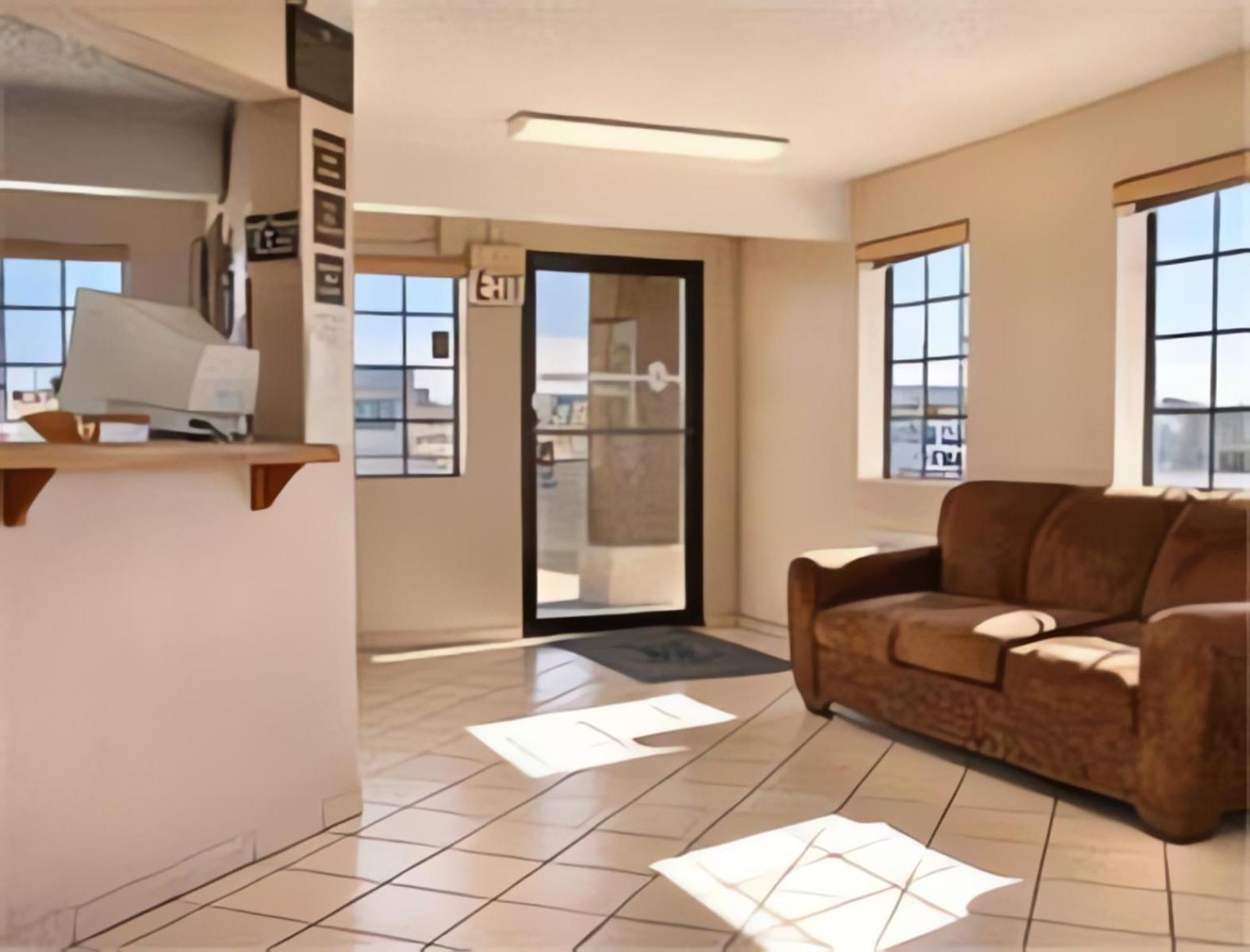 Super 8 By Wyndham Lake Havasu City Interior foto