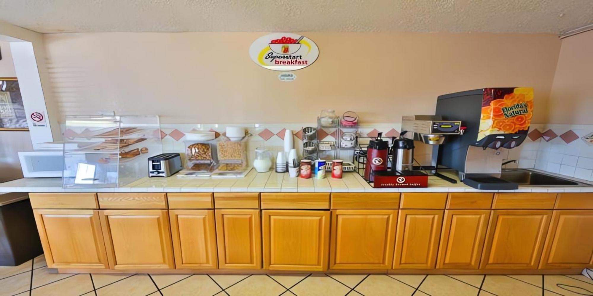 Super 8 By Wyndham Lake Havasu City Exterior foto