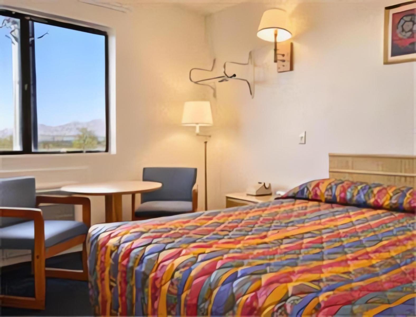 Super 8 By Wyndham Lake Havasu City Exterior foto